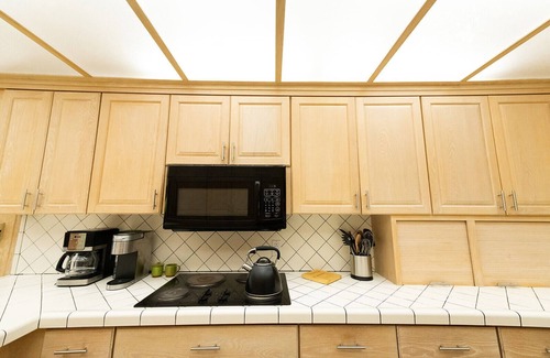 Menlo Casa | Early fall trip?! Stunning Midcentury modern home-sleeps 14! 24 private acres