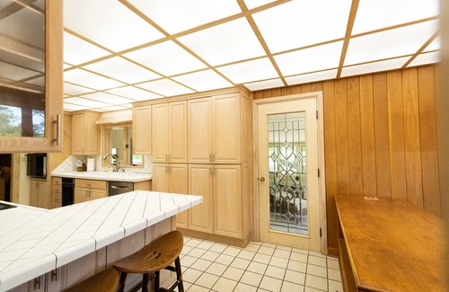 Menlo Casa | Early fall trip?! Stunning Midcentury modern home-sleeps 14! 24 private acres