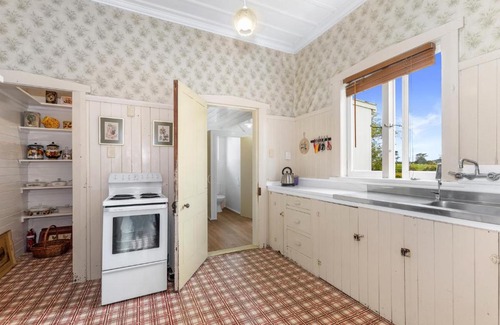 Waipu Casa | Early Settler Homestead - Waipu Holiday Home