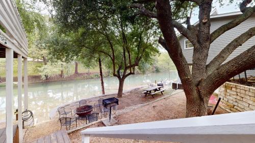 New Braunfels Casa | Earth Haus