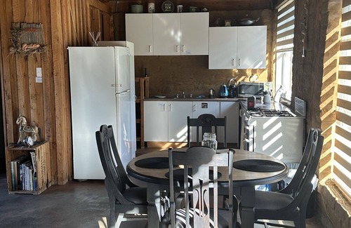Gilgandra Cabina | Earth n Timber Sleeps 4 1 bathroom