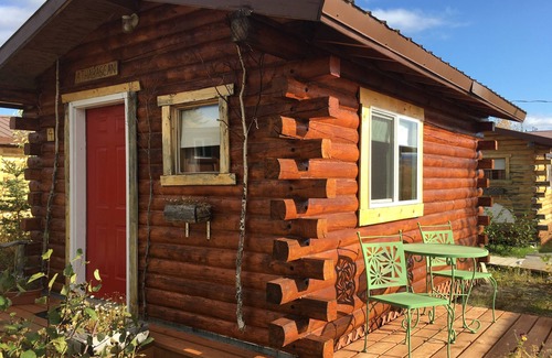 Healy Cabina | Earthsong Lodge - STAND