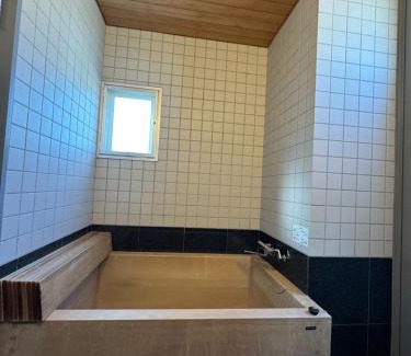 Tokushima Casa | EarthVeloビル一棟貸しでフルリノベ済み各階に風呂トイレありで好立地でコスパ最高をめざしている宿です
