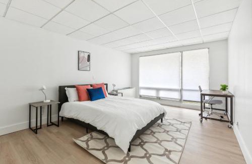 Central Business District Apartamento | East 120 I Modern Refinished Apt Downtown I Gym