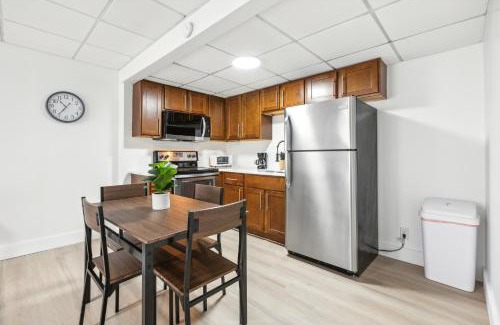 Central Business District Apartamento | East 120 I Modern Refinished Apt Downtown I Gym