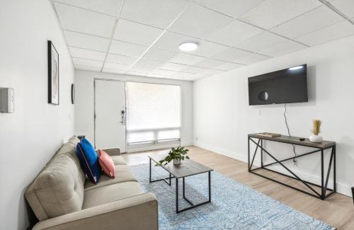 Central Business District Apartamento | East 120 I Modern Refinished Apt Downtown I Gym