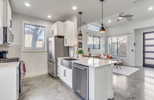 Govalle Casa | East Austin Hideaway 2-bedroom house with AC and Google Fiber