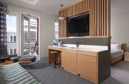 East Cesar Chavez Hotel | East Austin Hotel