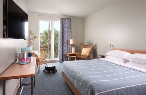 East Cesar Chavez Hotel | East Austin Hotel