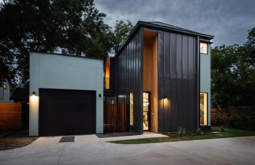 Govalle Casa | East Austin Modern Bungalow
