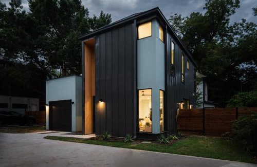 Govalle Casa | East Austin Modern Bungalow