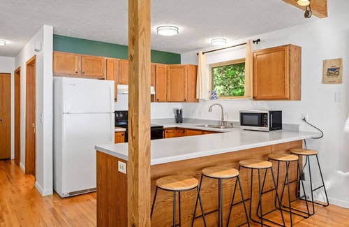 Traverse City Cabaña | East Beach Cottage: Sandy | Secluded | 3 King Beds