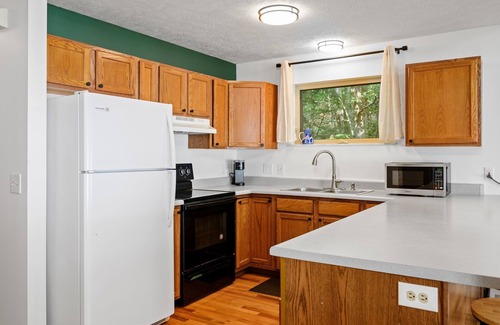 Traverse City Cabaña | East Beach Cottage: Sandy | Secluded | 3 King Beds