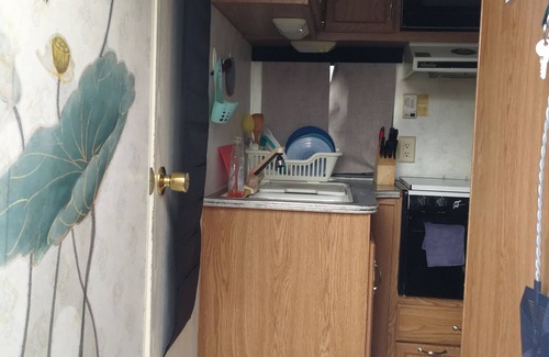 Burnaby Casa | East Burnaby RV trailer, close to amenities