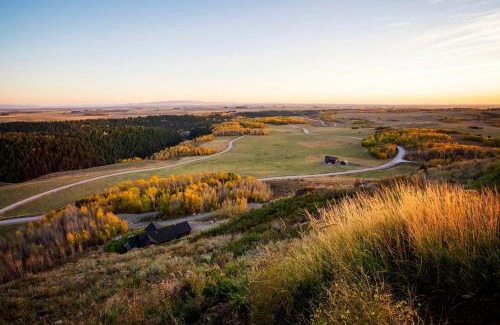 Ashton Casa | East Cabin- Yellowstone Family Retreat- Sled Hill