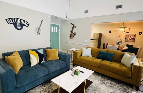 Austin Casa | East Central Updated 3/2 Easy also short term monthly for less.