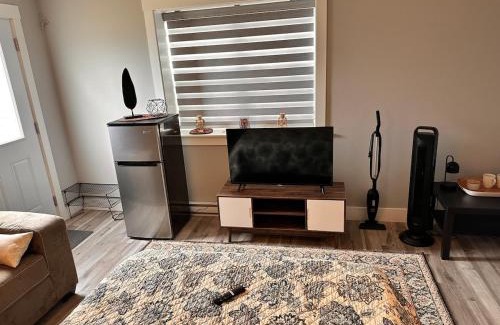 Halifax County Casa | East Coast Cozy by Wastis-Easy Hwy, City & Airport Access plus Free Parking