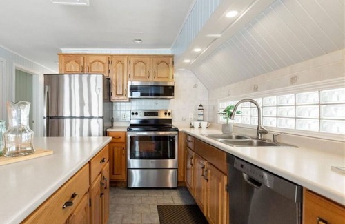 Beaubassin East Casa | East Coastal- Waterfront Cottage