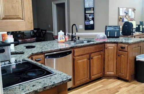 Marietta Casa | East Cobb Baseball Complex,Private Pool/ 48 miles from complex 6br, 5ba, 16 beds