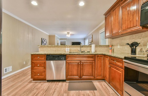 East Cobb Casa | East Cobb Newly Renovated Oasis! 10 min from the Battery and Sports Complex!