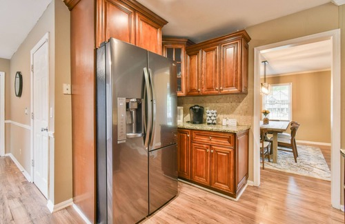 East Cobb Casa | East Cobb Newly Renovated Oasis! 10 min from the Battery and Sports Complex!