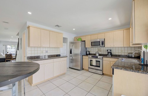 Coral Ridge Casa | East corner Two Bedrooms townhouse at 1 mile from the beach