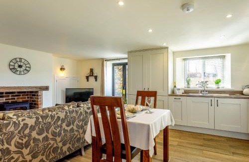 Highbridge Casa | East Cottage - Ukc4432