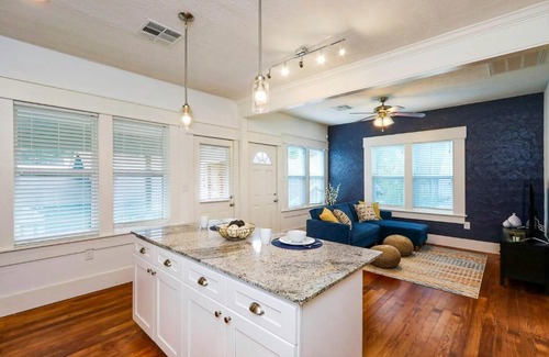 South Central Houston Apartamento | East Downtown Private Restored Historic Apartment