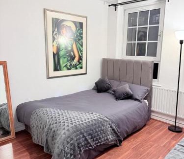 Shadwell Apartamento | East End Escape - For 6ppl near Central LONDON - 3mins to DLR overground