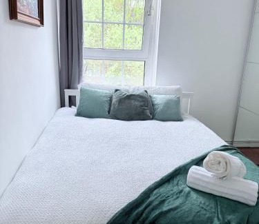 Shadwell Apartamento | East End Escape - For 6ppl near Central LONDON - 3mins to DLR overground