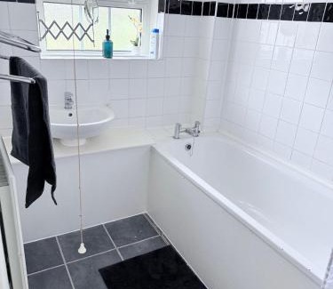 Shadwell Apartamento | East End Escape - For 6ppl near Central LONDON - 3mins to DLR overground