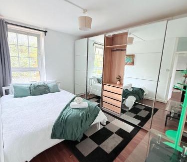 Shadwell Apartamento | East End Escape - For 6ppl near Central LONDON - 3mins to DLR overground