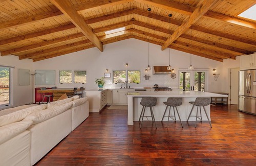 Ojai Casa | East End Sanctuary: 3 BR, 30+ Night Stay