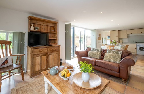 Saxmundham Cabaña | East Green Farm Cottages - The Dairy - sleeps 6 guests in 3 bedrooms