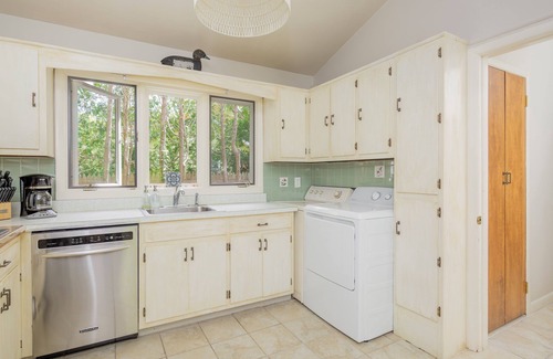 Springs Cabaña | East Hampton Harbor Cottage