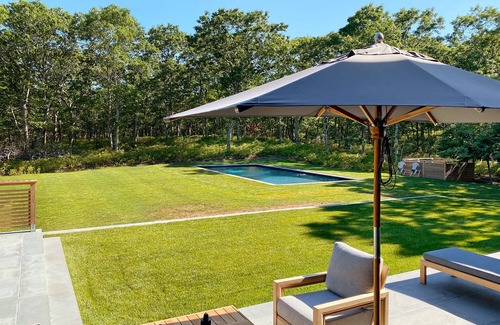 East Hampton Casa | East Hampton/ Sag Harbor Private Modern 3 Acre Retreat
