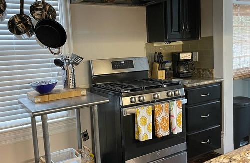 East Hill Casa | East Hill Coastal Cottage, prefect for couples and families, pet friendly.