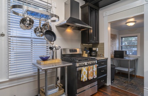 East Hill Casa | East Hill Coastal Cottage, prefect for couples and families, pet friendly.