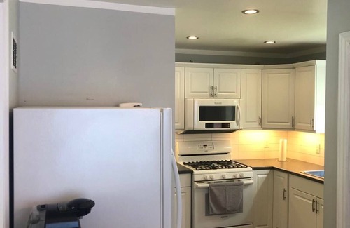 Belleville Casa | East Hill Retreat