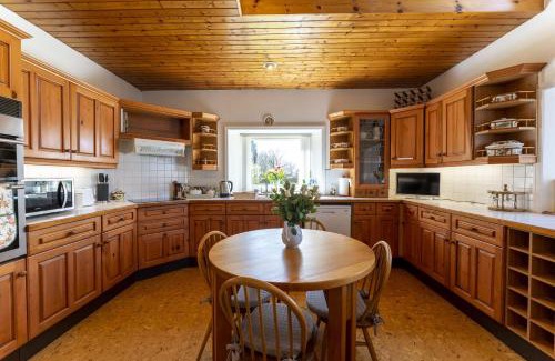 Denny Casa | East Kelt Farm Cottage