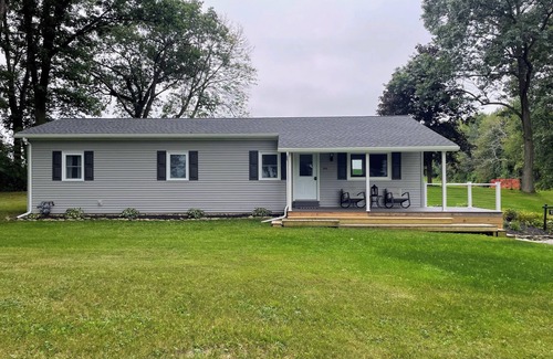 Castile Casa | East Lake Escape near beautiful, Letchworth State Park.