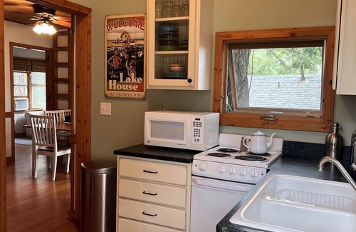 Okoboji Cabina | East Lake Okoboji lakeside cabin
