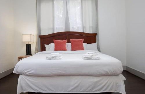 Crestline Heights Casa | East Lake Update-Close to Dining, 10min to Airport