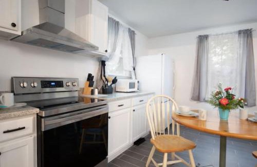 Crestline Heights Casa | East Lake Update-Close to Dining, 10min to Airport