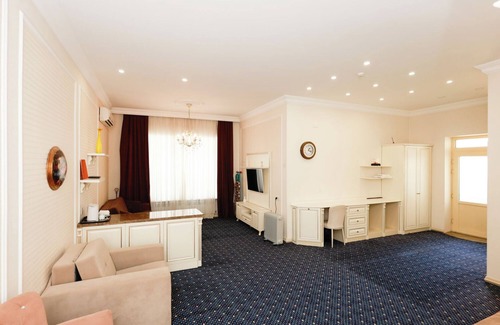 Bayil Hotel | East Legend