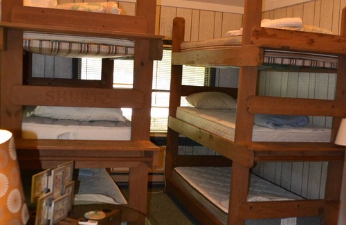 Morehead City Cabina | East Lodge - Group Friendly !! Wifi gratuito y TV por cable incluidos