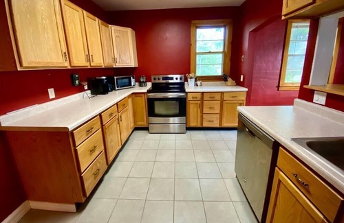 Ironwood Casa | East Midland Manor - Close to trails and skiing!