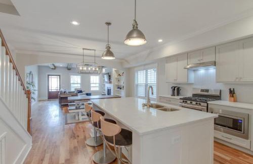 Talbot's Corner Casa | East Nash Luxury Four Bedrooms Huge Rooftop Patio