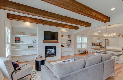 Talbot's Corner Casa | East Nash Luxury Four Bedrooms Huge Rooftop Patio