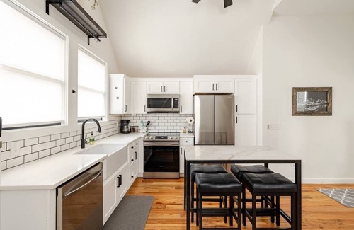 East End Cabaña | East Nashville New Guesthouse Walk to 5 Points!